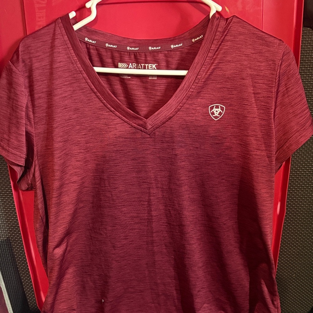 Ariat Women's Heathered Burgundy V-Neck Performance Tee